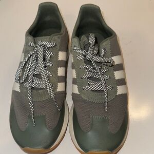 Adidas Army green and cream Running shoes  — Suede/Mesh